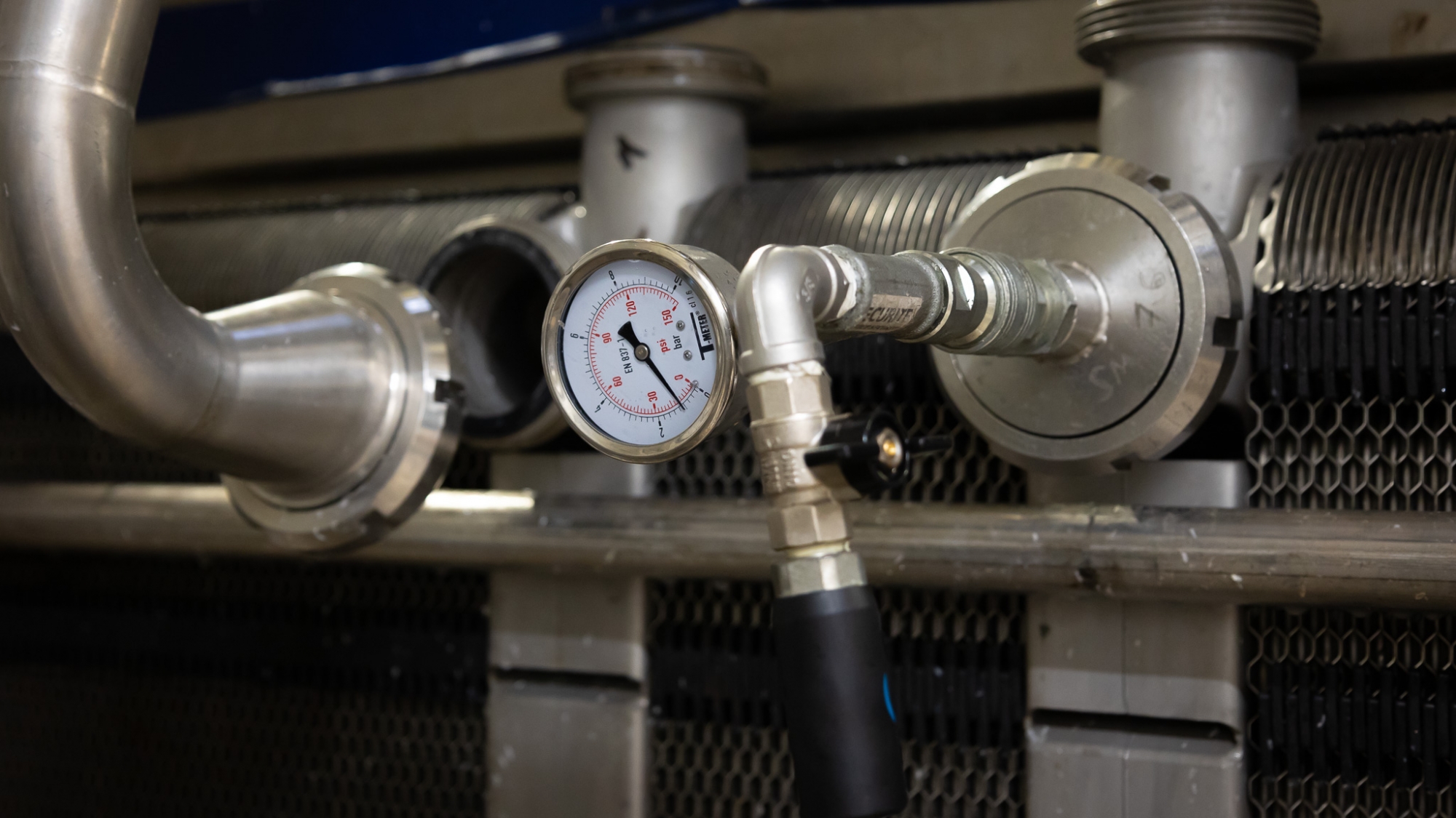 D'un coté le gaz est injecté.